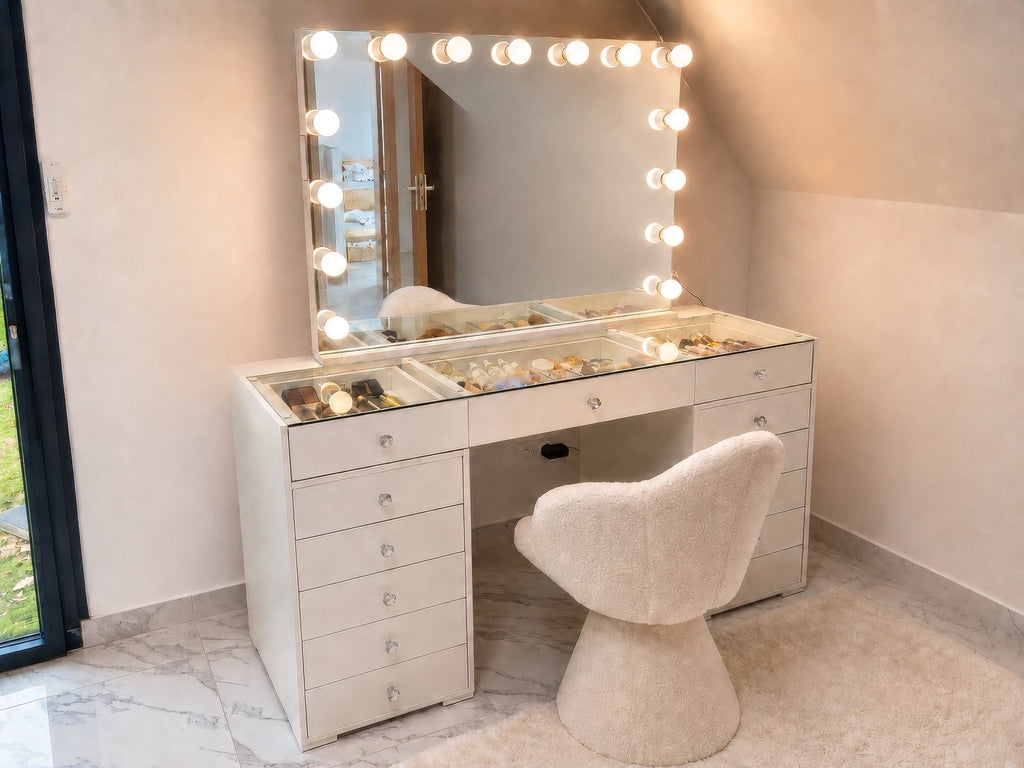 Coiffeuse Vanity avec Miroir LED Bluetooth – 13 Tiroirs, 15 Ampoules, Prise USB | Table de Maquillage Moderne