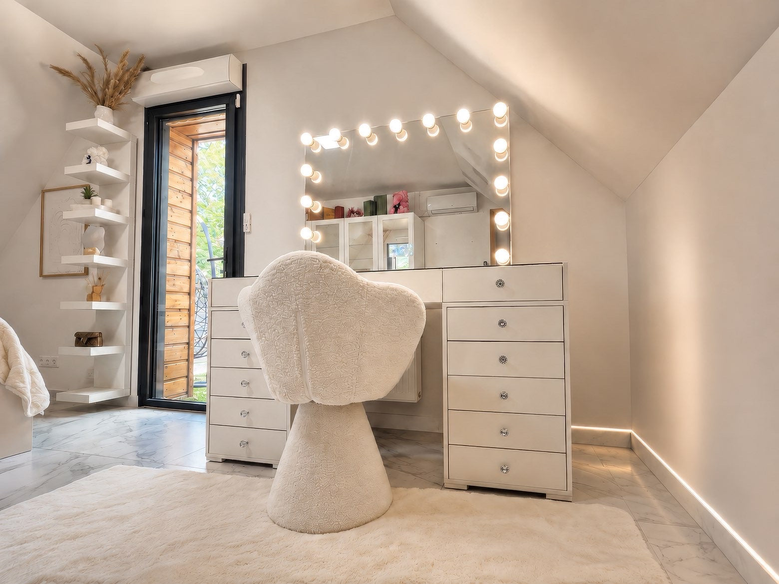 Coiffeuse Vanity avec Miroir LED Bluetooth – 13 Tiroirs, 15 Ampoules, Prise USB | Table de Maquillage Moderne