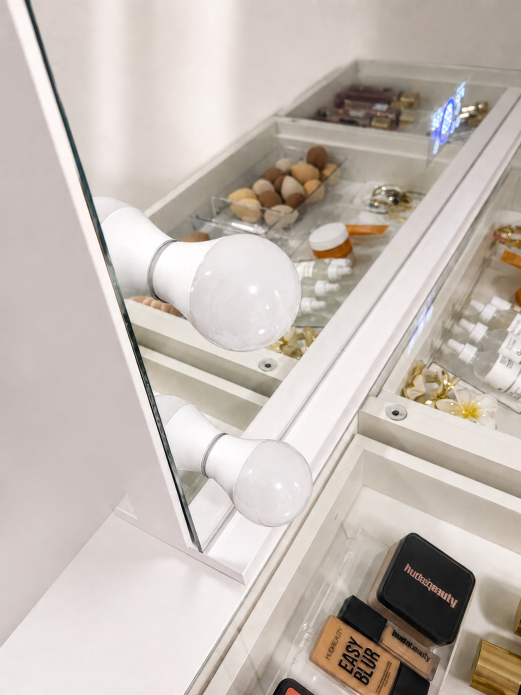Miroir LED Bluetooth 15 Ampoules - Eclairage Réglable - Maison Chanel Paris