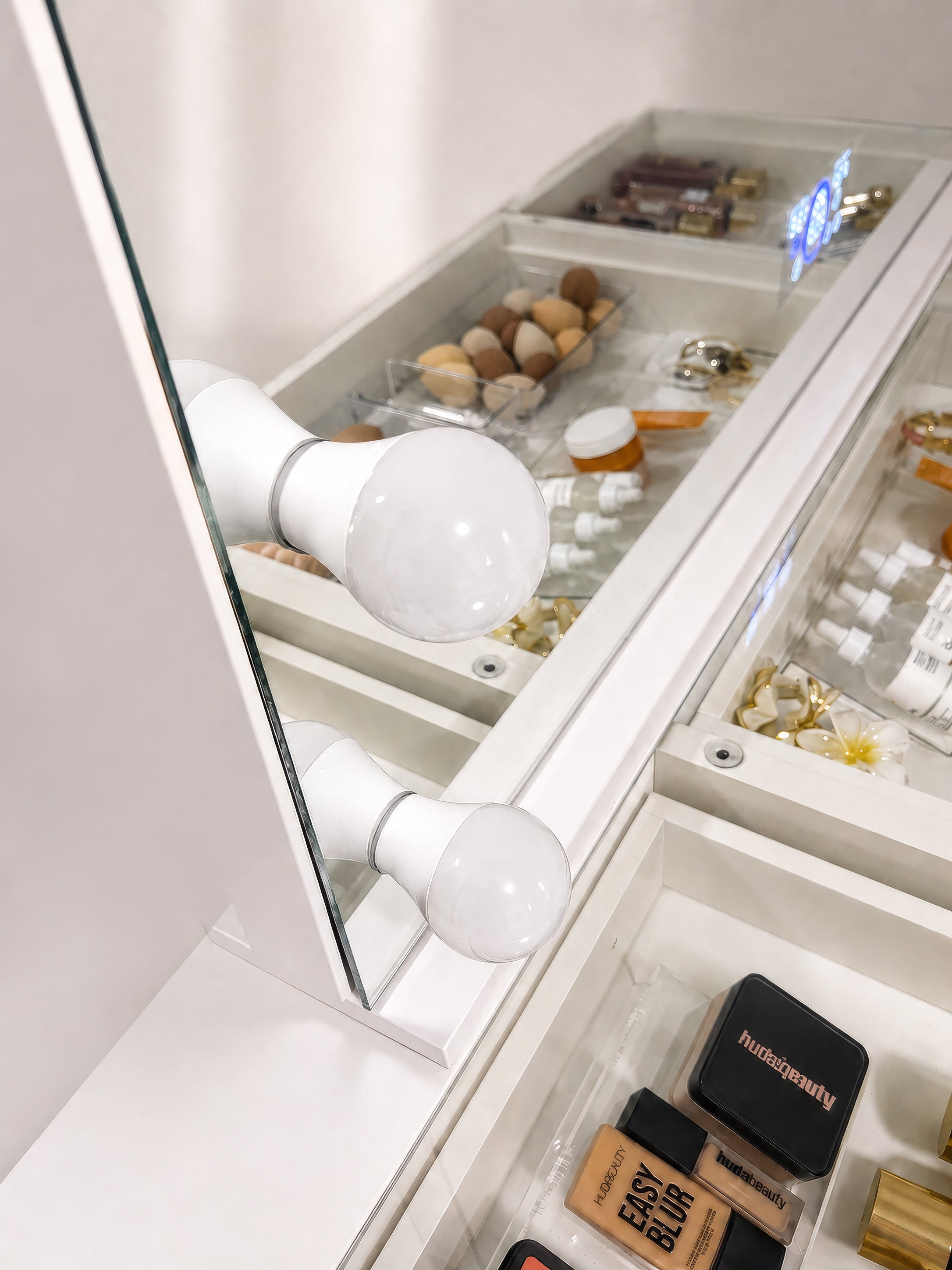 Miroir LED Bluetooth 15 Ampoules - Eclairage Réglable - Maison Chanel Paris