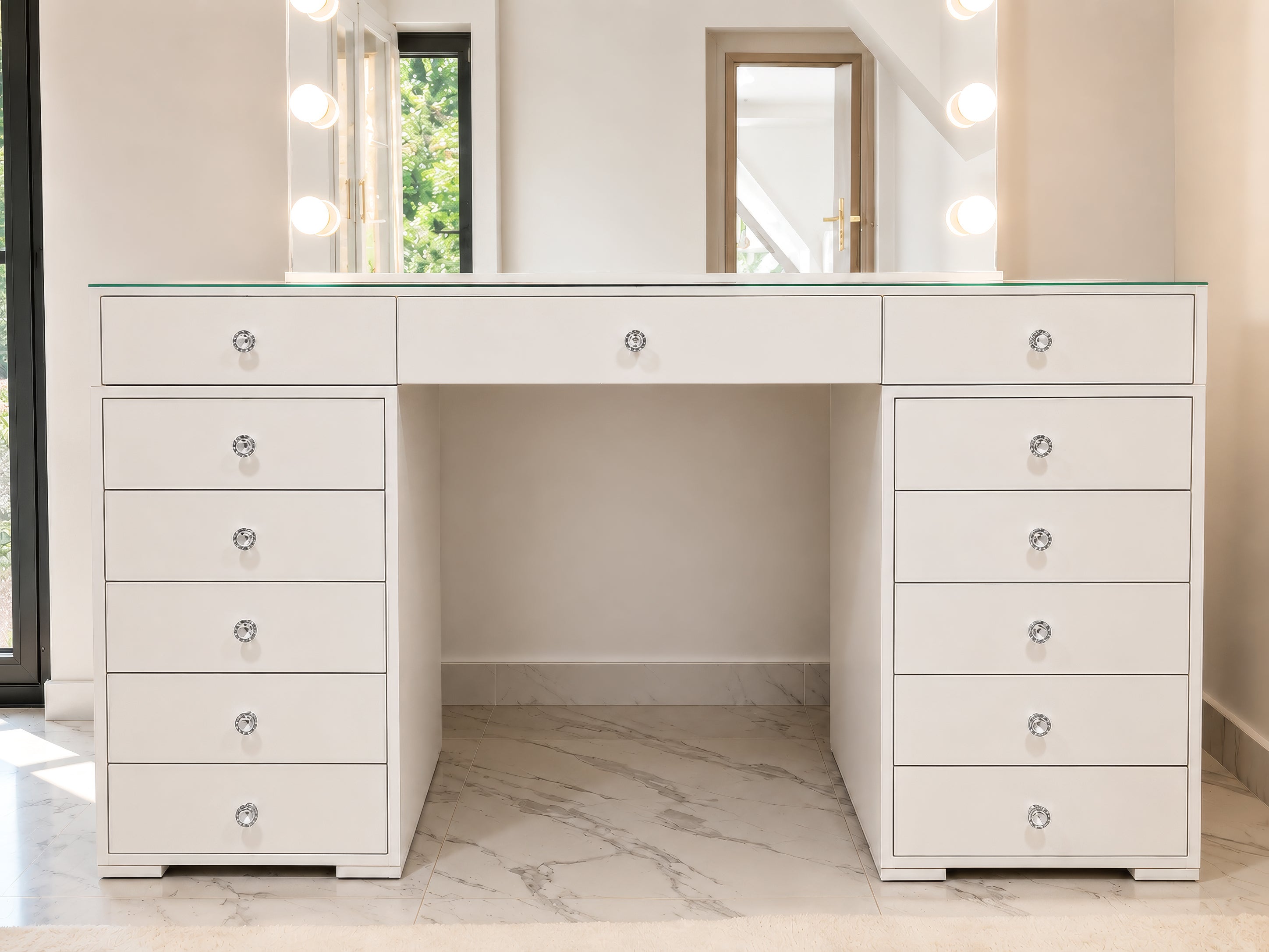 Coiffeuse Vanity 13 Tiroirs avec Plateau en Verre – Design Luxe – Maison Chanel Paris